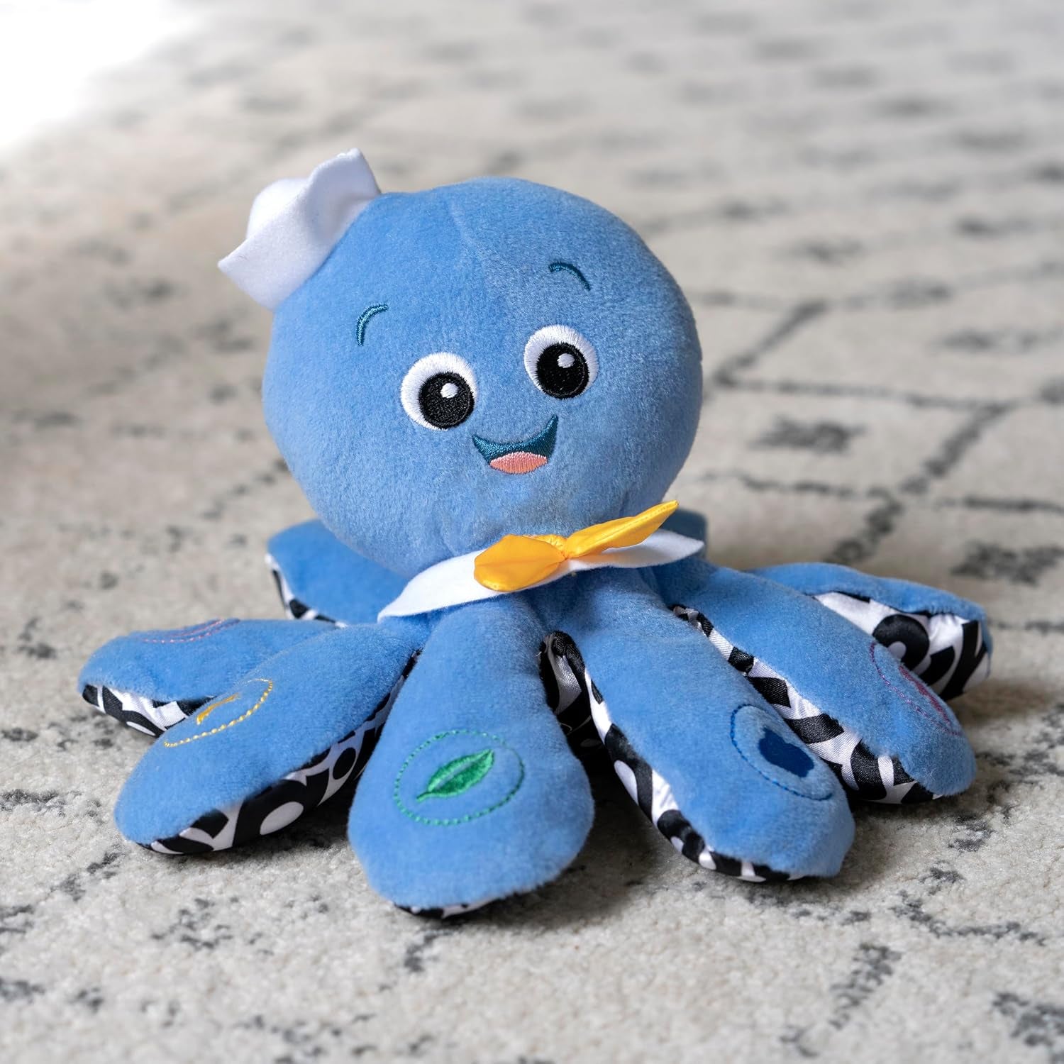 Octoplush Musical Huggable Stuffed Animal Plush Toy, Learn Colors in 3 Languages, Blue, 11" Age 3 Month and Up,